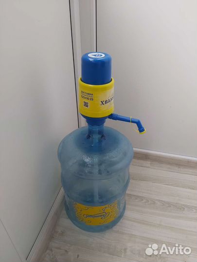 Бутыль 19 литров и помпа