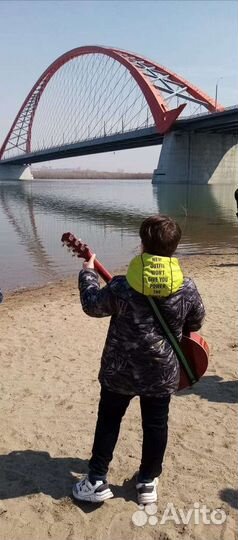 Репетитор по игре на гитаре