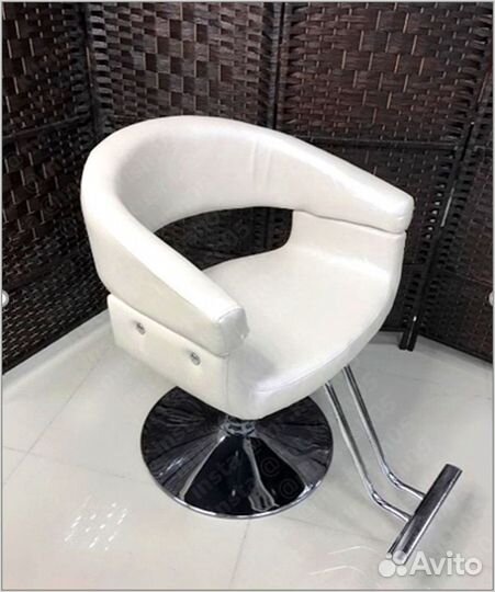 Парикмахерское кресло
