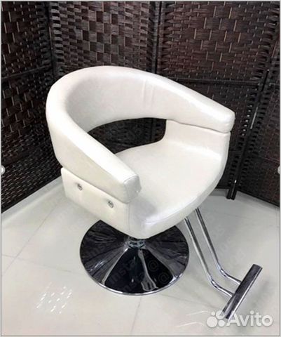 Парикмахерское кресло