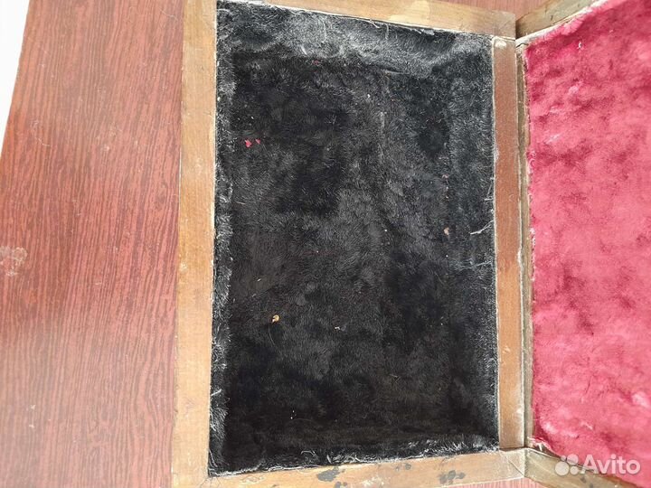 Старинная деревянная шкатулка