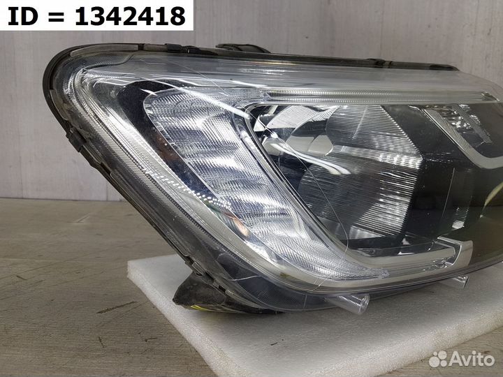 Фара правая Renault Sandero