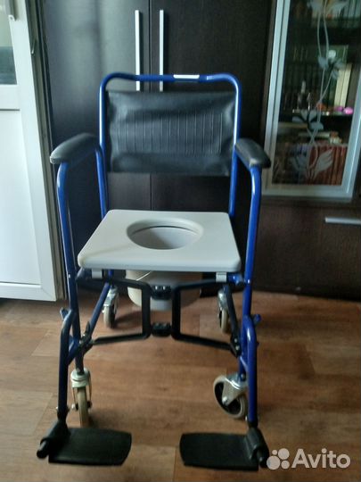 Кресло-каталка с санитарным оснащением