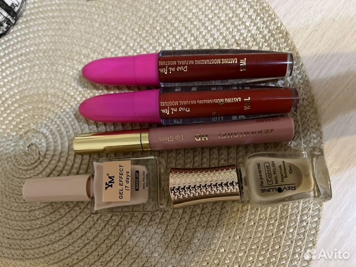 Блеск для губ, лак для ногтей