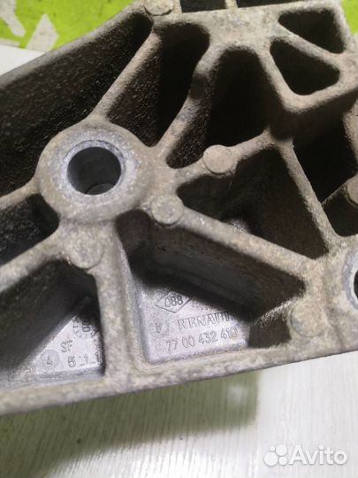 Кронштейн двигателя правый Рено Клио 2 Симбол