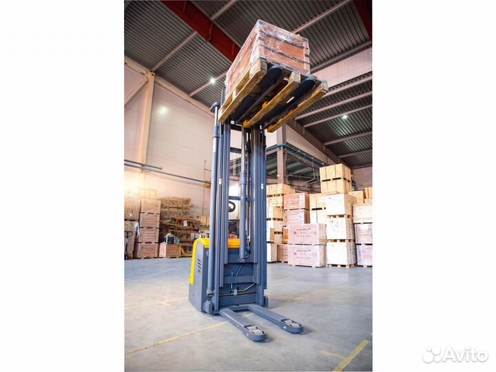 Штабелёр с площадкой