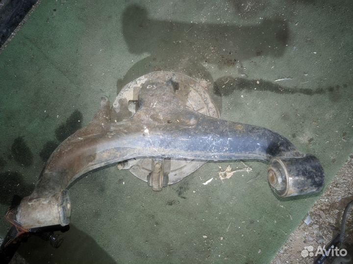 Кулак / рычаг задний L Land Rover Discovery 3