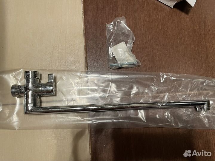 Кран для ванной длинный носик