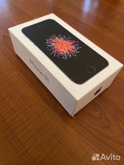 Коробка от iPhone SE 32GB