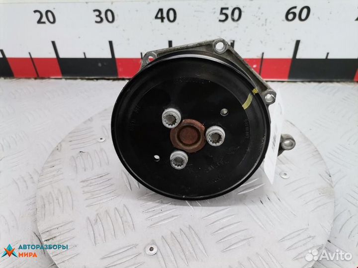 Помпа Audi Q7 4L 2007 06E121018A