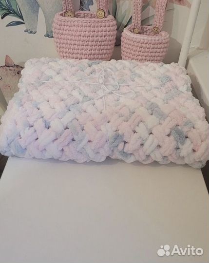 Плед вязаный ручной работы