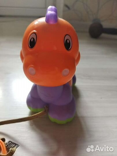 Игрушка каталка на батарейках