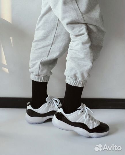 Air Jordan 11 Low Concord