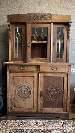 Антикварный шкаф-буфет 1917 года