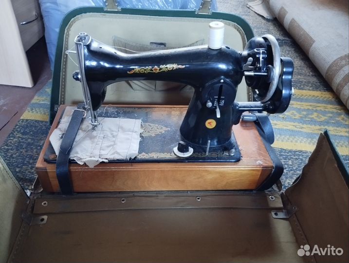 Продам машину швейную