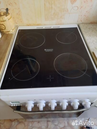 Продаю плиту электрическую Hotpoint-Ariston