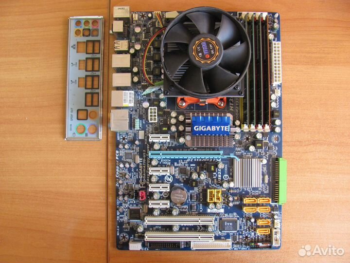 Gigabyte GA-MA770-US3 + AMD X2 250 + память 4GB