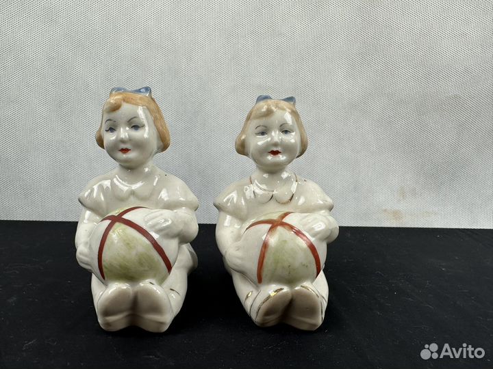 Фарфоровая статуэтка Девочка Таня с мячом, СССР