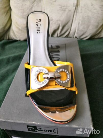 Продам босоножки