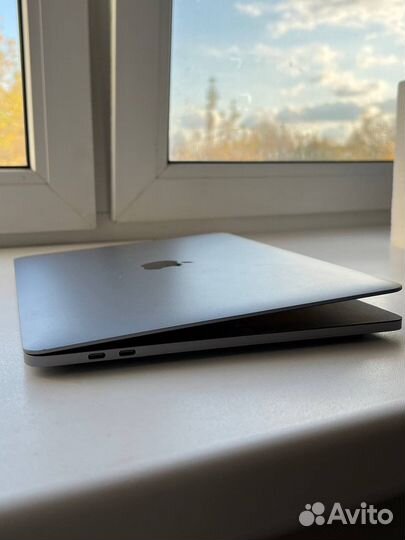 Apple MacBook Pro 13 touch bar