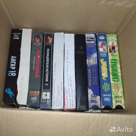 Видеокассеты vhs c фильмами коробка 60 штук