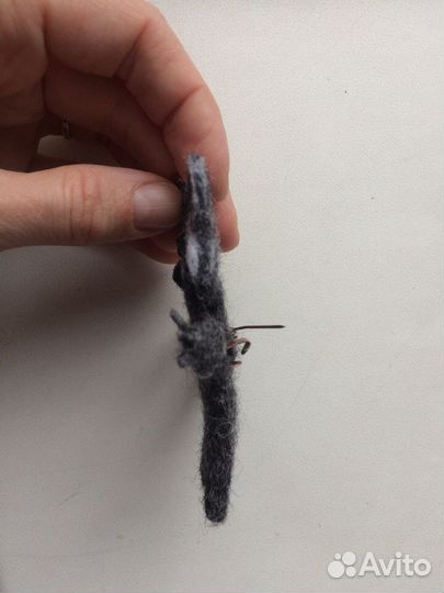 Валяная брошь - Енот