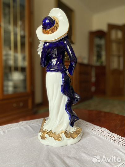 Статуэтка «Дама с веером»