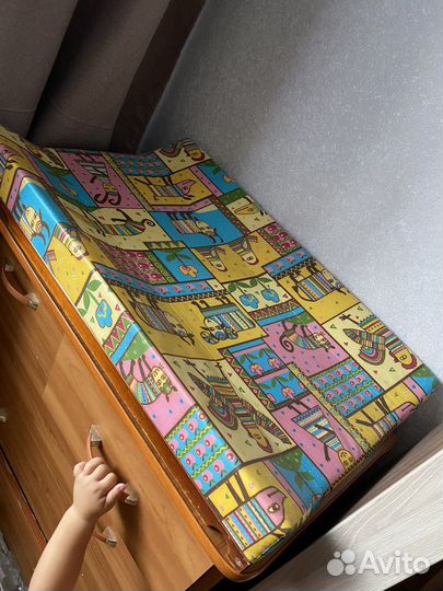 Пеленальная доска на кроватку