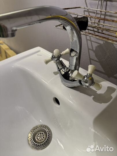 Раковина с тумбой