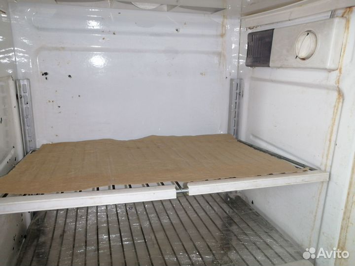 Холодильник 135 см 220 литров 150 Вт