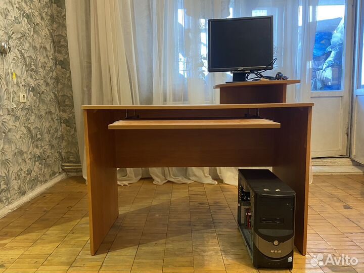 Компьютерный стол