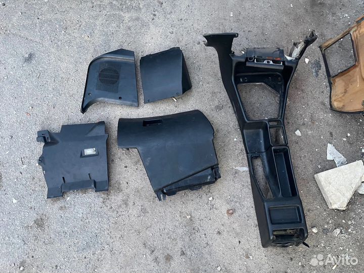 Часть салона и полка бмв е34