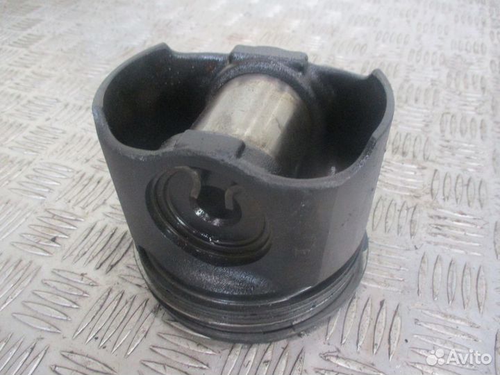 Поршень Mercedes-Benz A4710303617