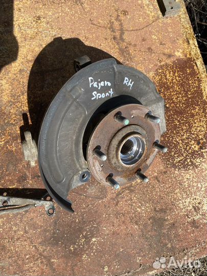 Поворотный кулак Mitsubishi Pajeeo Sport 2 L200