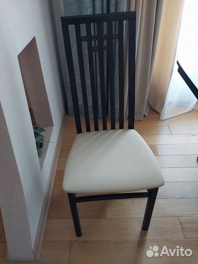 Стол обеденный со стульями