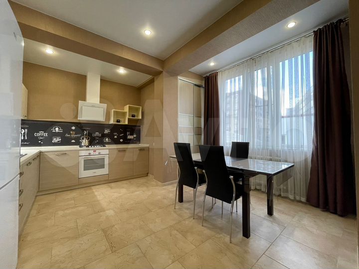 2-к. квартира, 85 м², 2/4 эт.