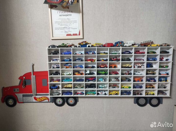 Полка Грузовик для 70 машинок