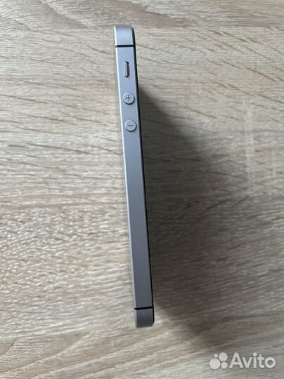 iPhone SE, 32 ГБ