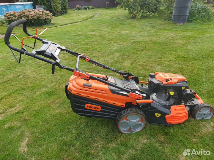 Газонокосилка бензиновая самоходная