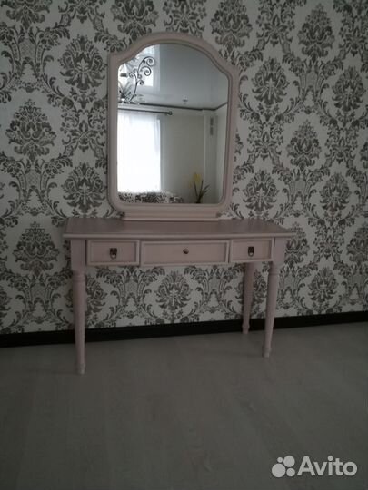 Зеркало в деревянной раме производство Италия