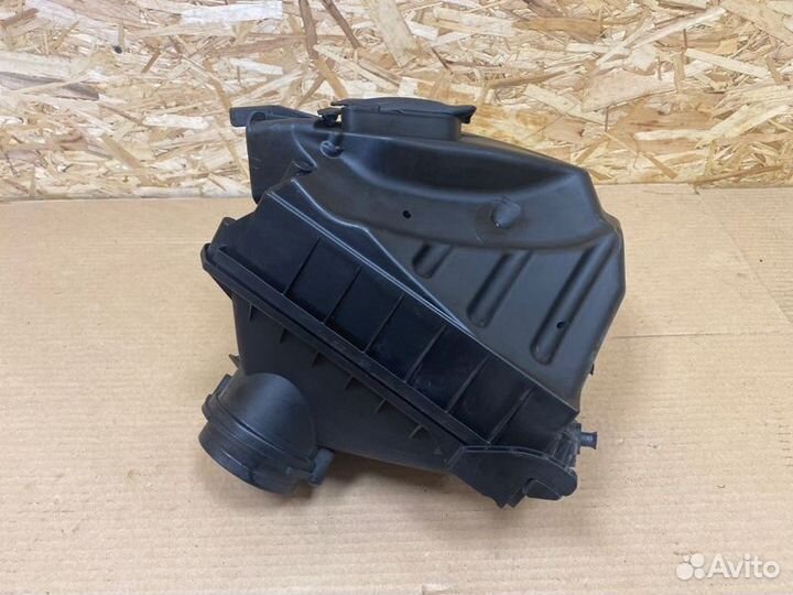 Корпус воздушного фильтра Audi A4 8E AUK 2006