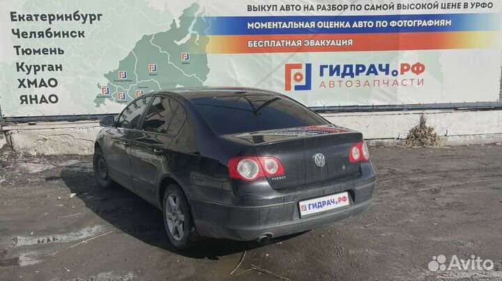 Накладка стекла переднего правого Volkswagen Passat B6 3C4837478B5AP