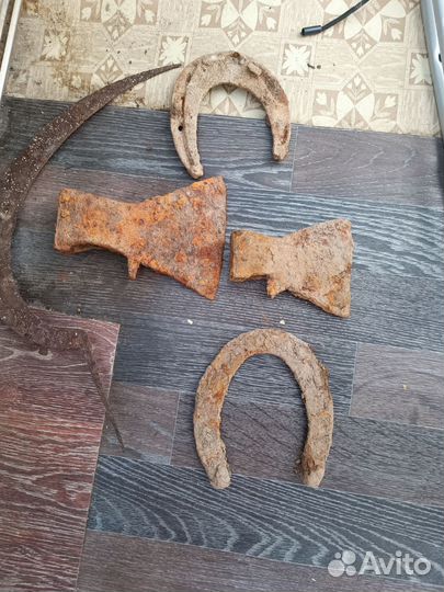 Топоры,подковы копанина