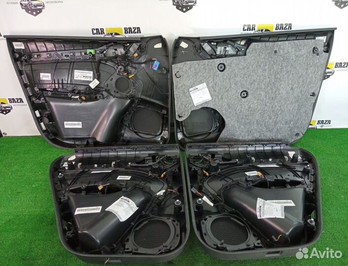 Обшивка двери комплект Audi Q3