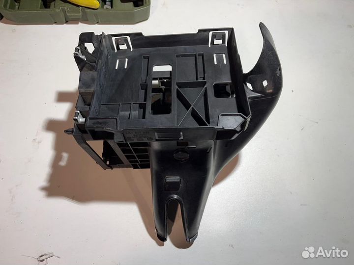 Кронштейн блока предохранителей 5Q1941395