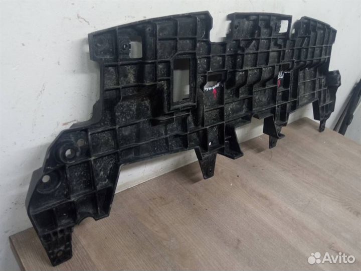 Кронштейн решетки радиатора haval M6