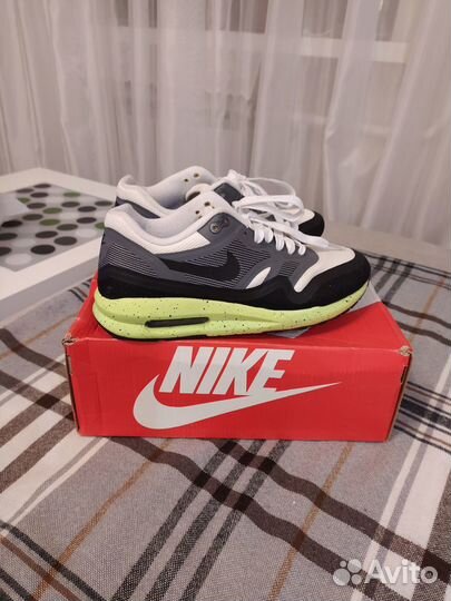 Кроссовки женские