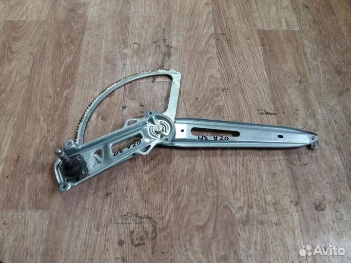 Стеклоподъемник механический задний правый Opel Z