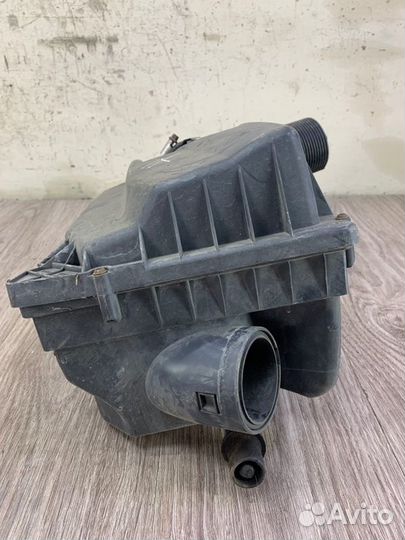 Корпус воздушного фильтра Opel Astra H 2004-2010
