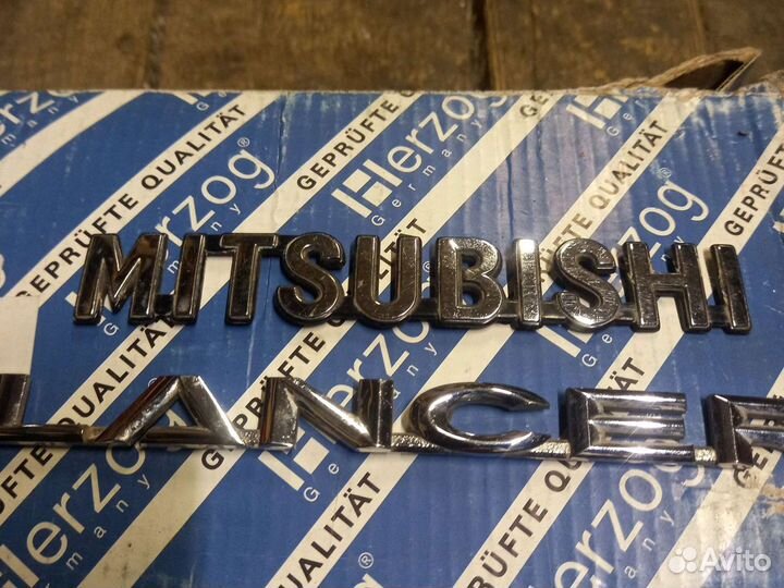 Митсубиси лансер 10 шильдики багажника
